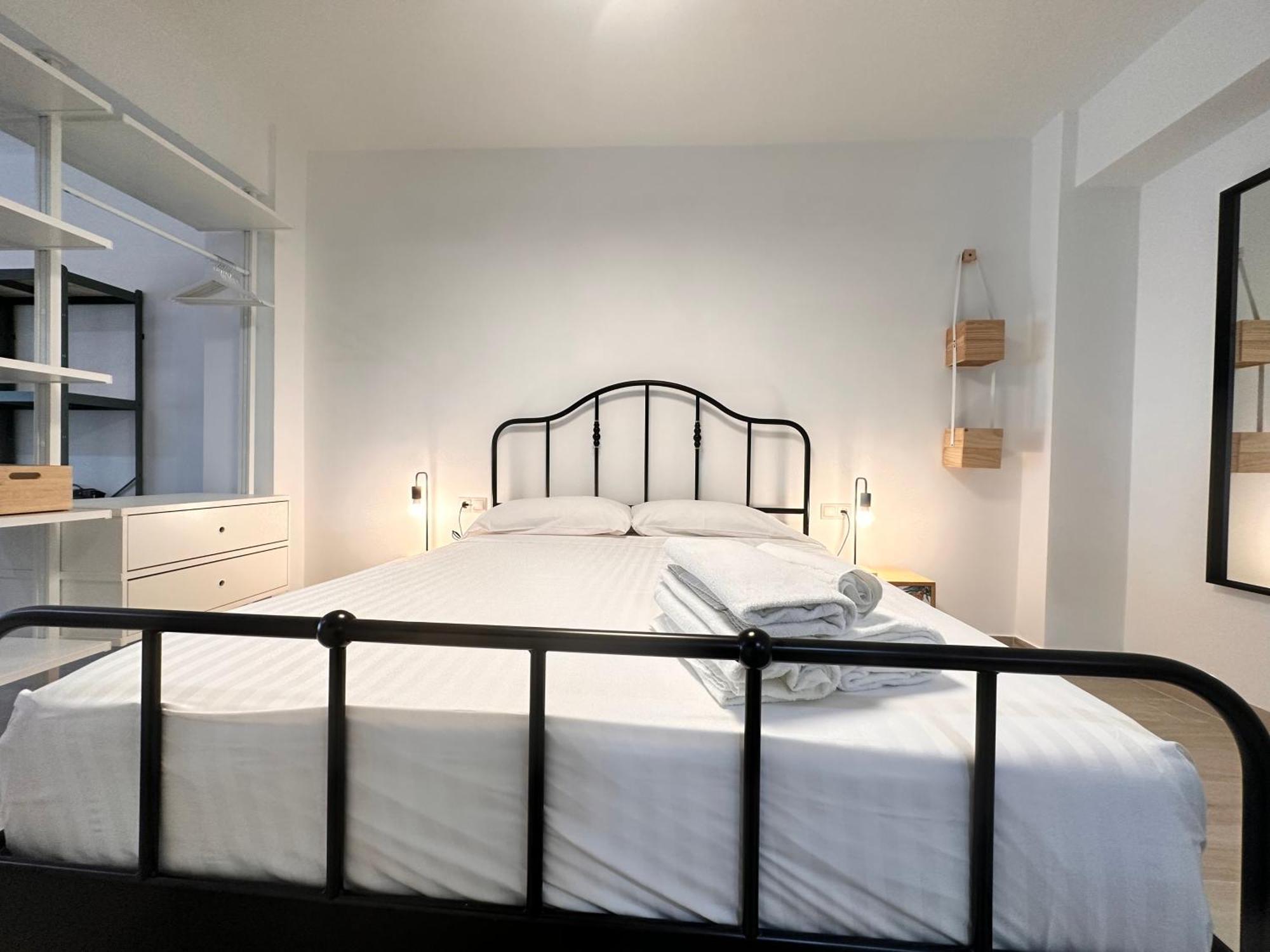Alberola Industrial Style Apartment Valencia Exterior photo